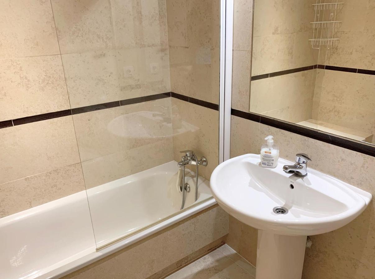 Salinas. Apartment For 4. Terrace/Parking/Pools/Gym/4Mins Beach เอสเตโปนา ภายนอก รูปภาพ